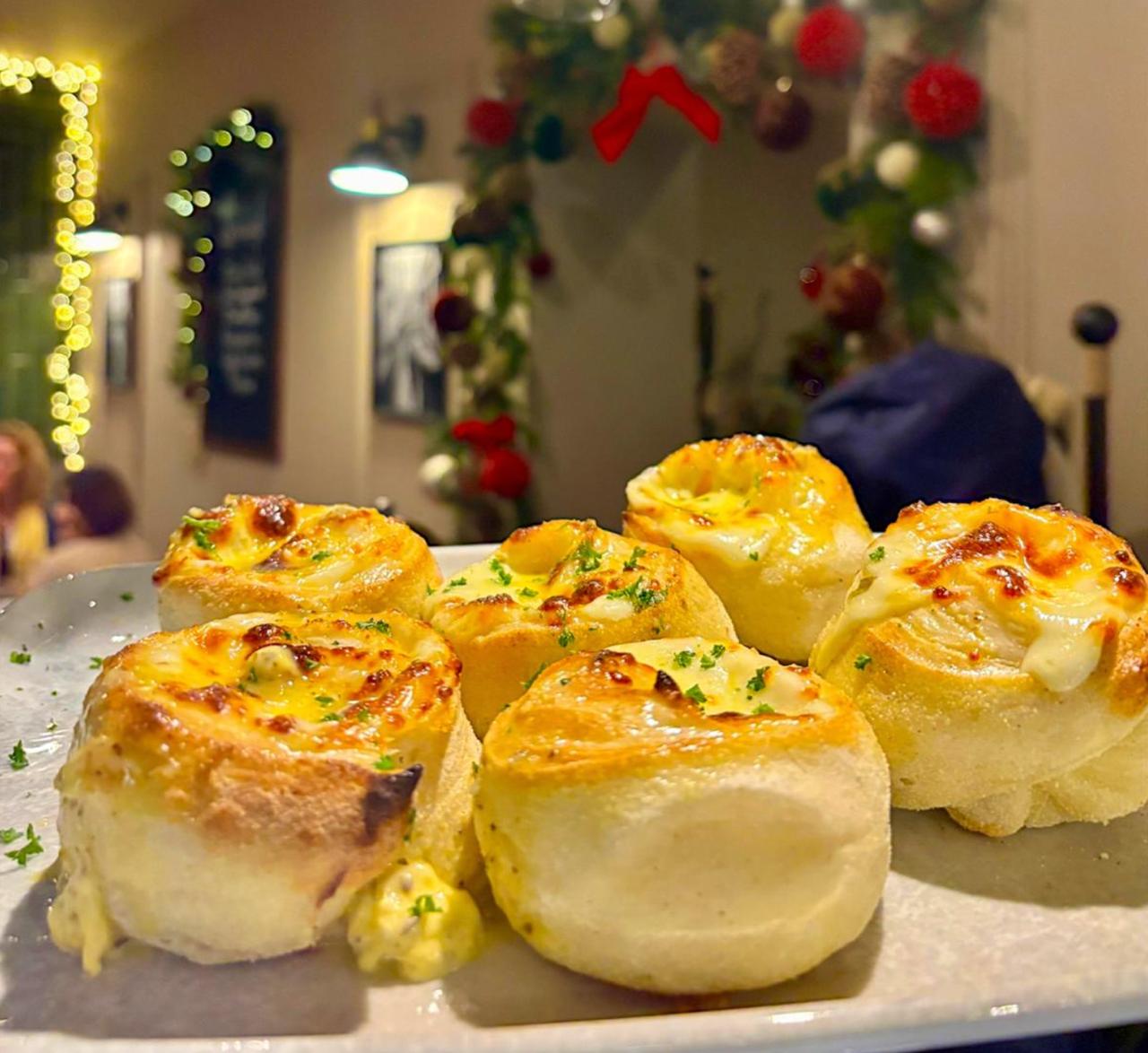 Cheese-stuffed bread rolls with golden crust